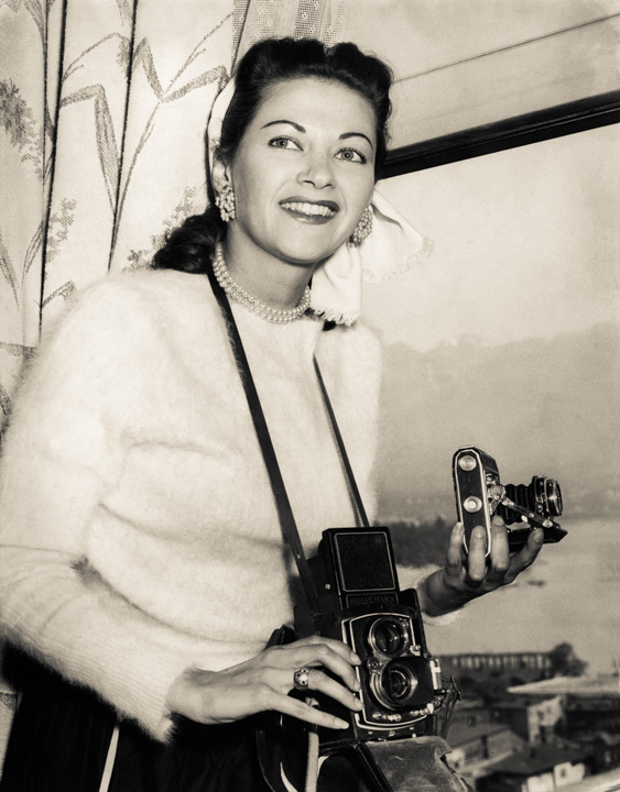 Yvonne De Carlo, Hollywood actress